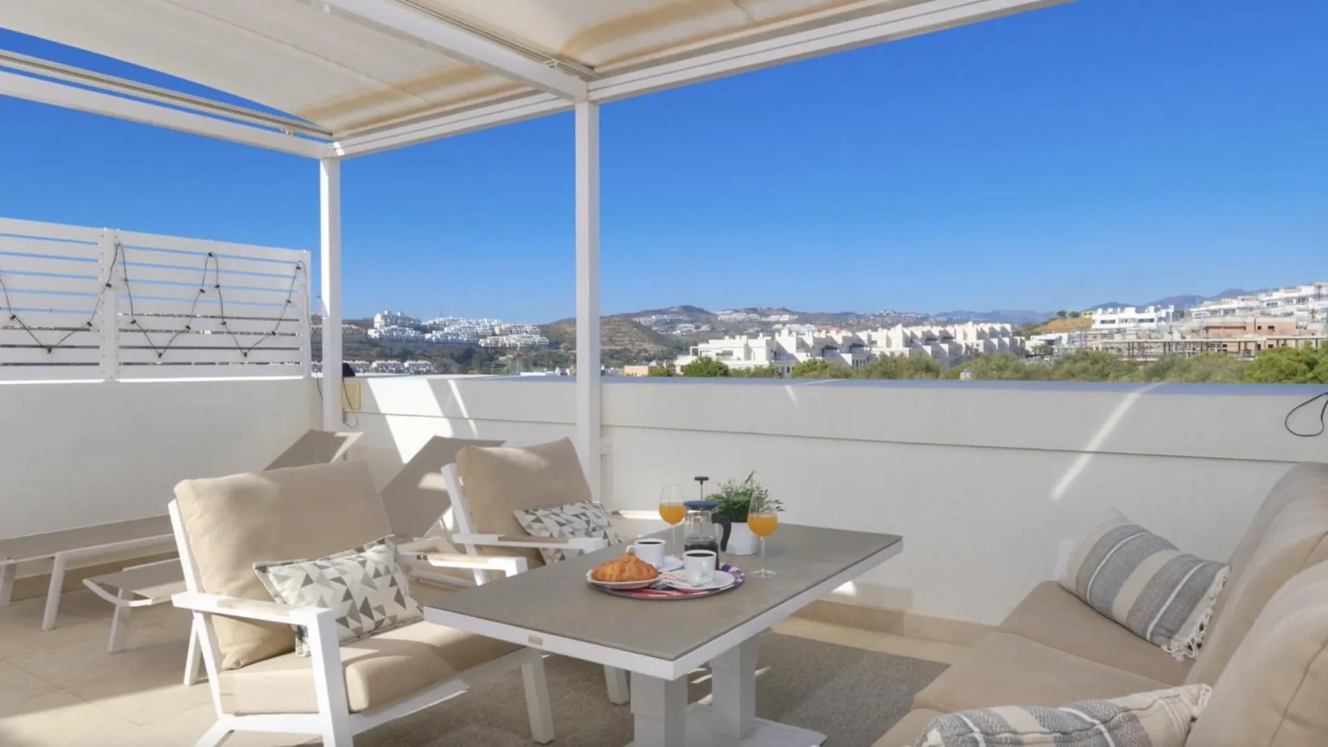 Exclusive Sea View Townhouse With Private Plunge Pool In La Valvega, La Cala De Mijas Apartment